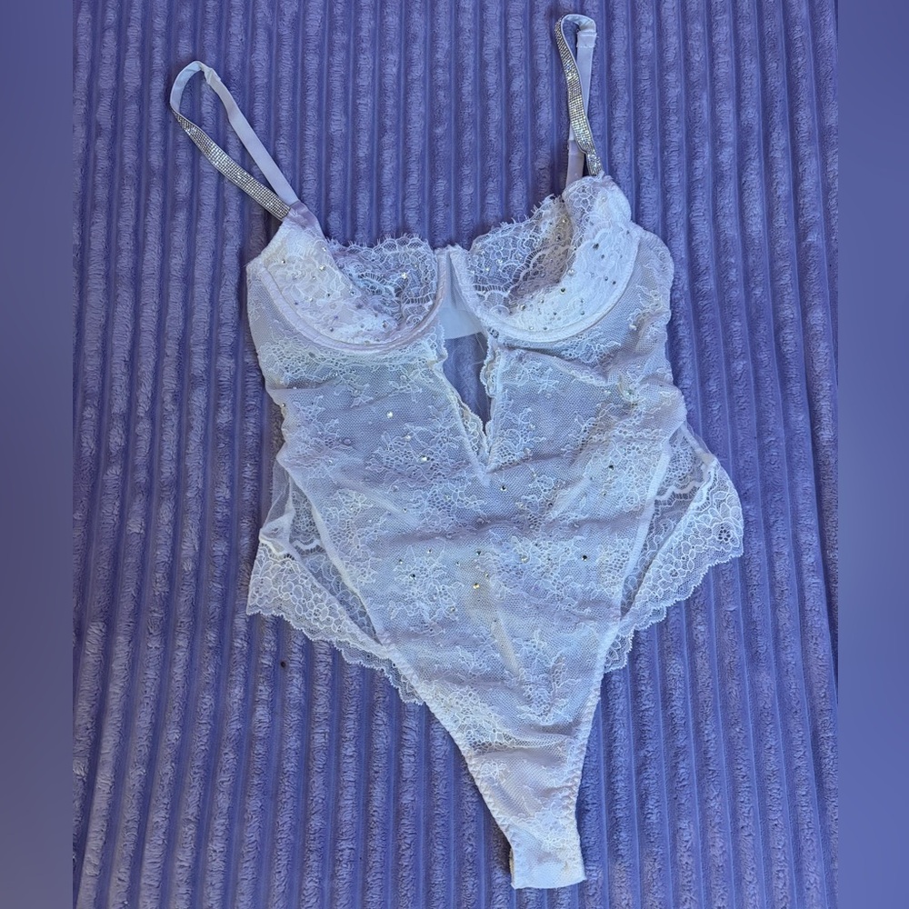 🤍Victoria Secret Elegant White Rhinestone Lace Bodysuit🤍